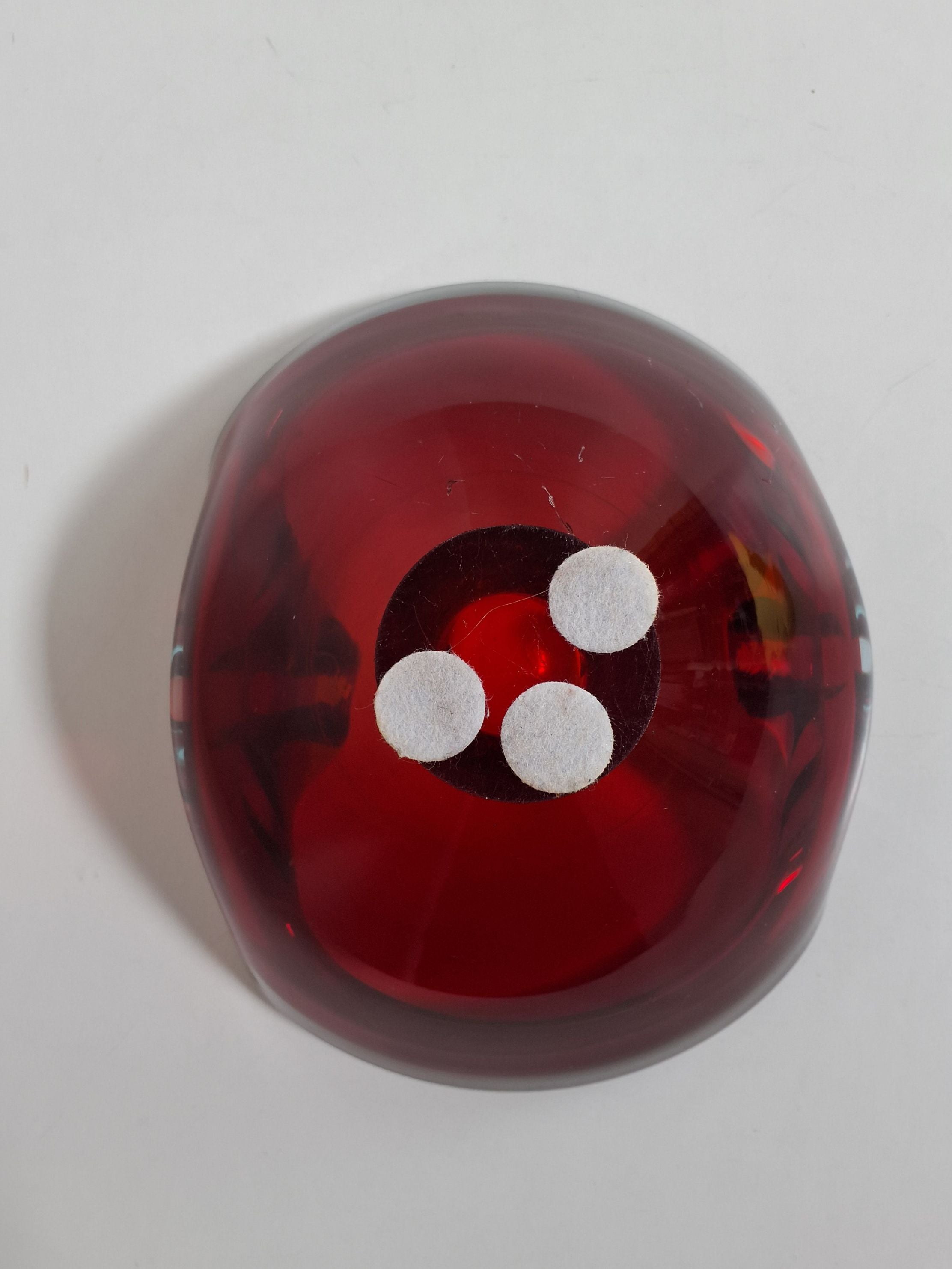 Rød glasskål